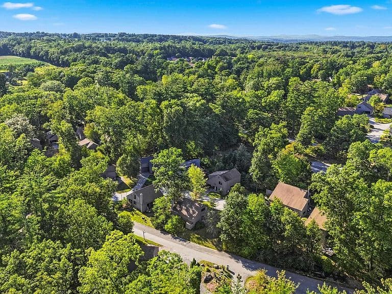 144 Coburn Woods Drive photo 5