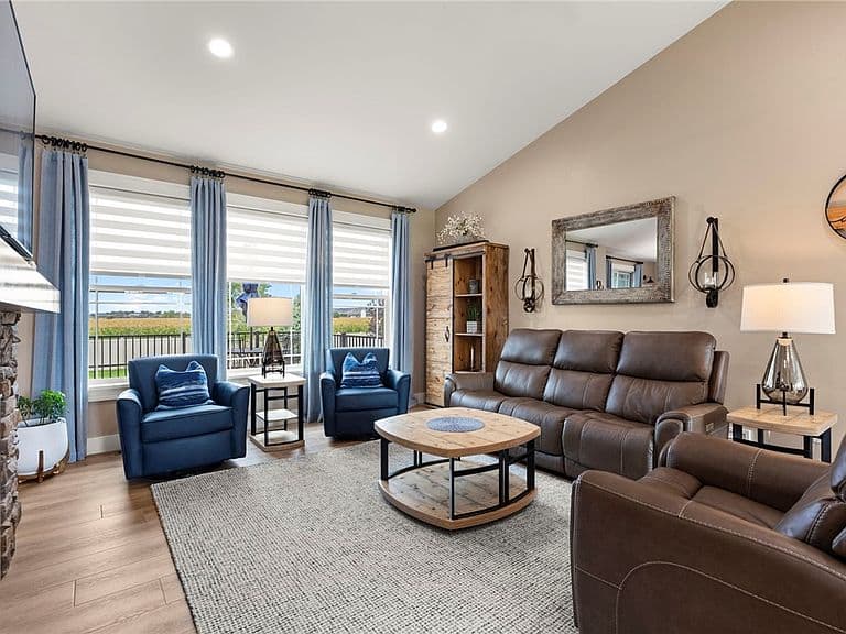326 Feldspar Way photo 4