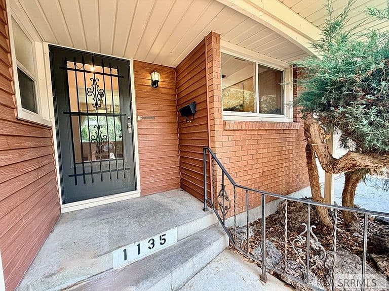 1135 Austin Ave photo 3