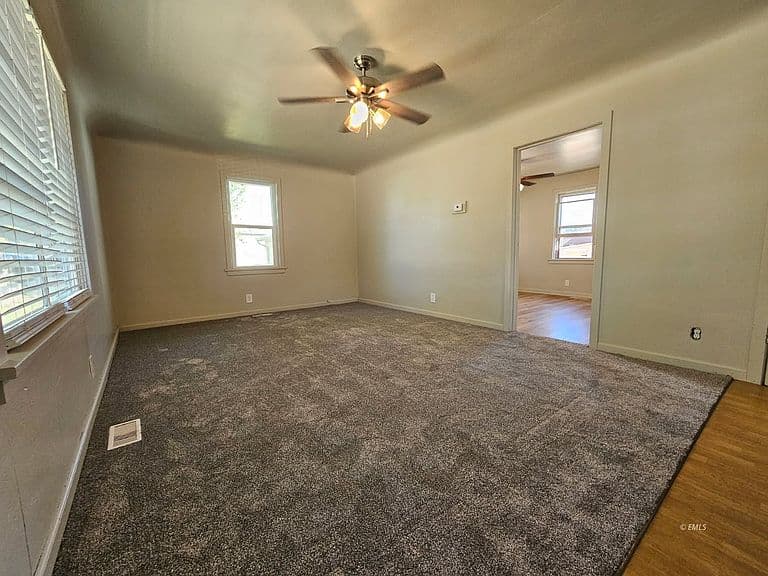 1106 Ivy St photo 2