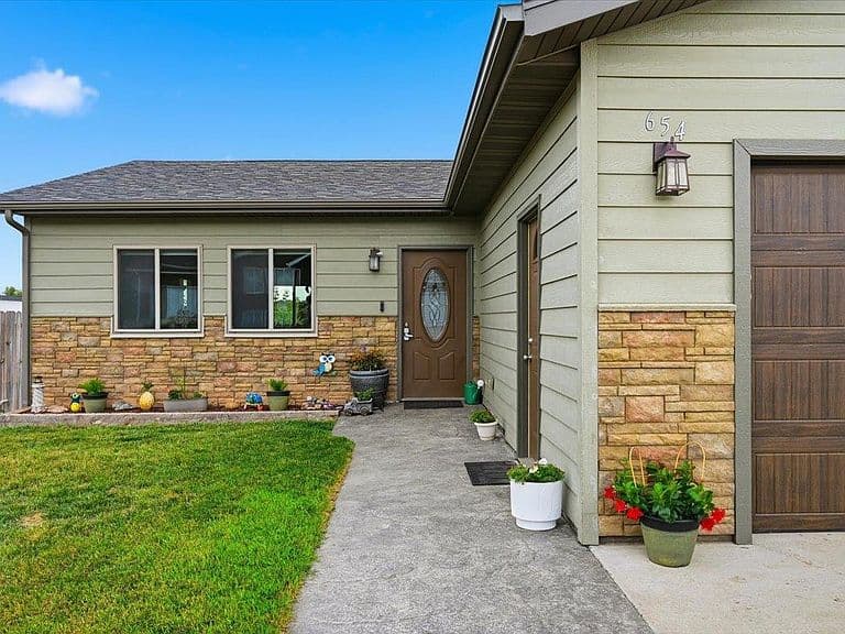 654 Teton Way photo 2