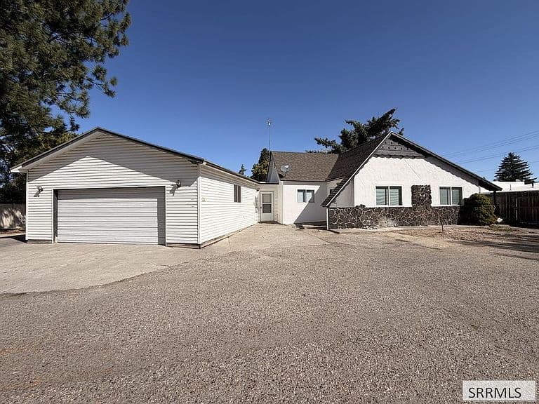 1455 Clark Dr photo 1