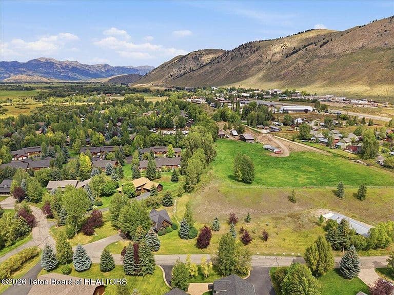 725 Palomino Dr photo 2