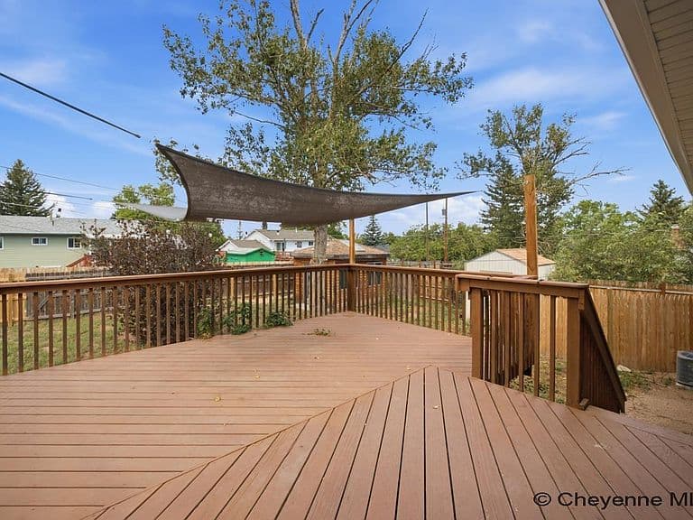 726 Cottonwood Dr photo 4