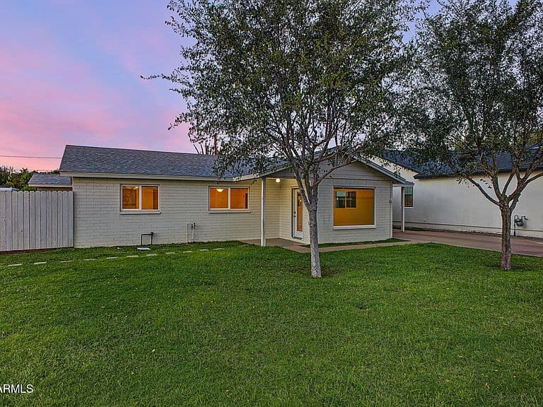 4234 E EARLL Drive photo 3