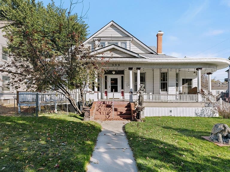 339 W Loucks St photo 4