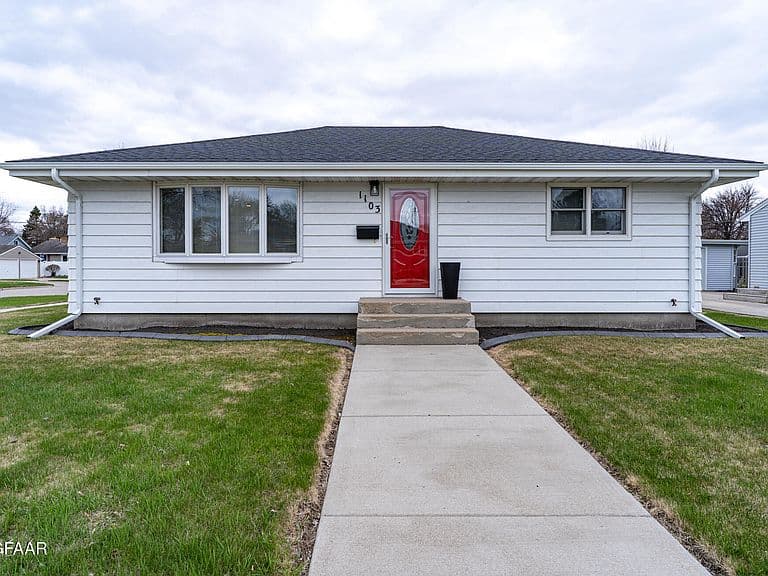 1103 Hammerling Ave photo 1