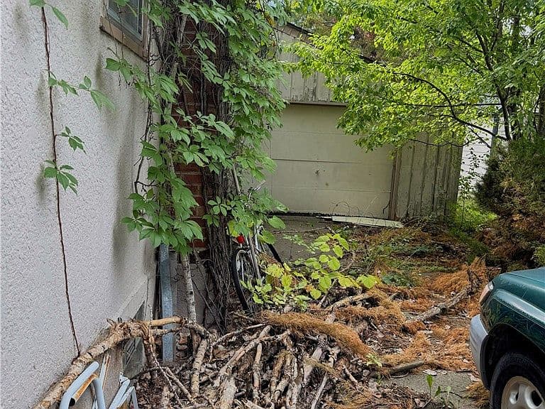 2208 Elm St photo 5