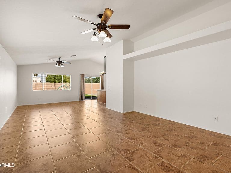 16023 S 40th Way photo 3