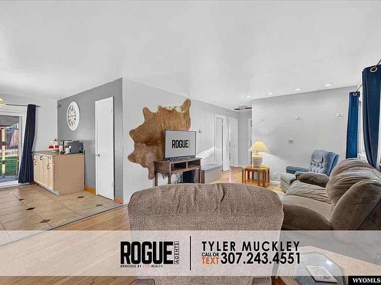 147 Dahlia St photo 5