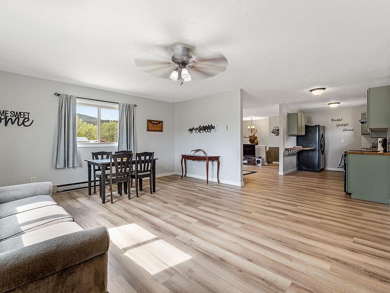 8062 Blucksberg Dr photo 3