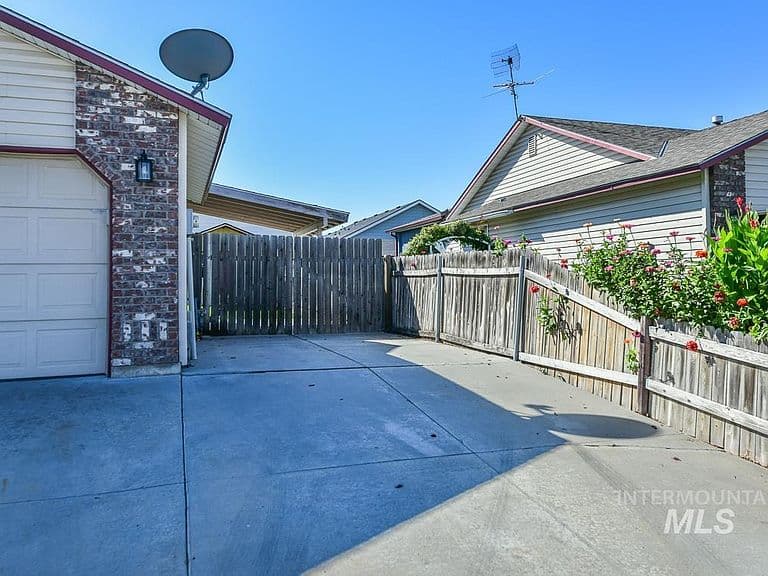2107 W Habitat St photo 2