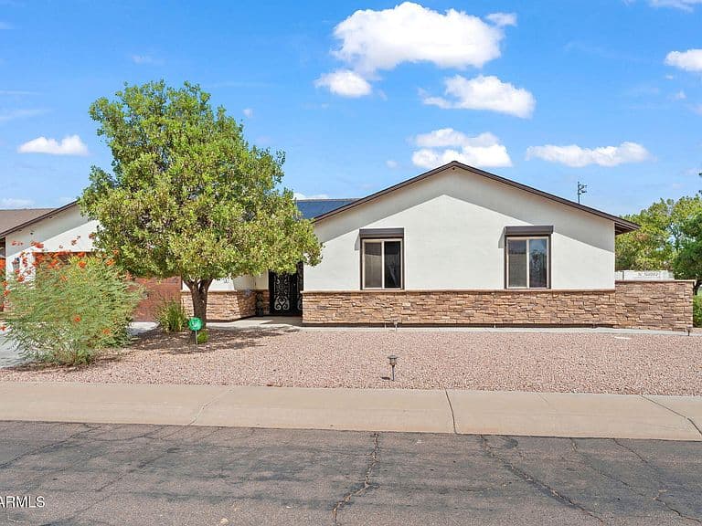 9098 E LUDLOW Drive photo 1