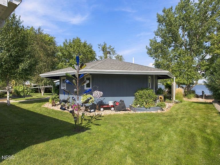 46 W Lakeshore Dr photo 2