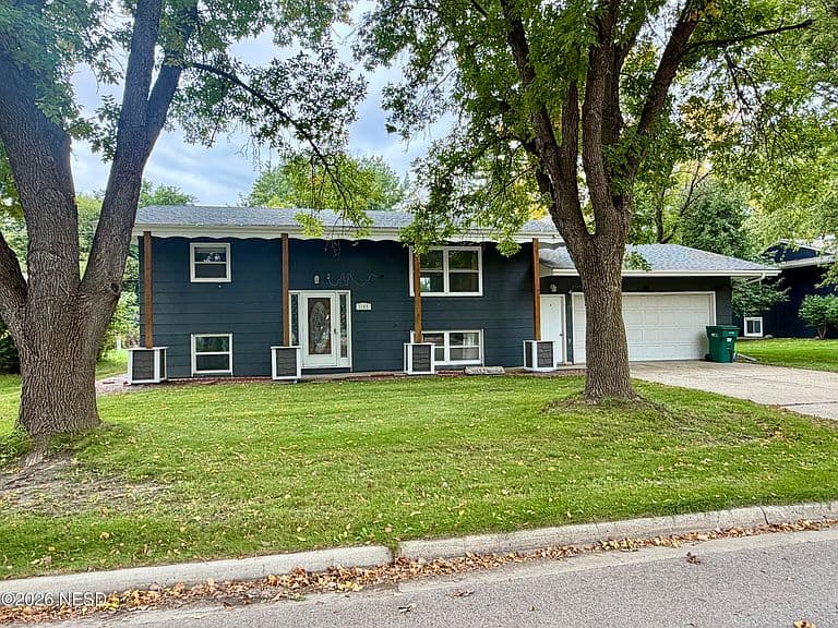1102 Vista Dr photo 1