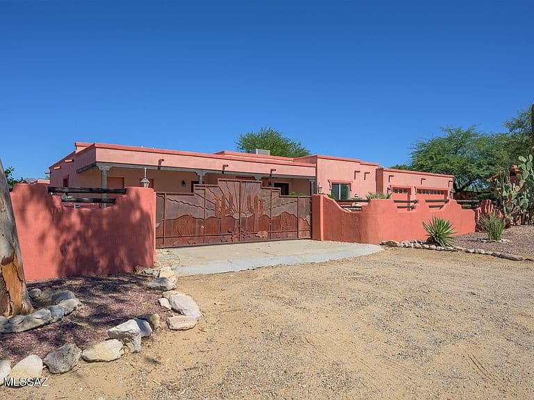 9060 W Edmond St photo 1