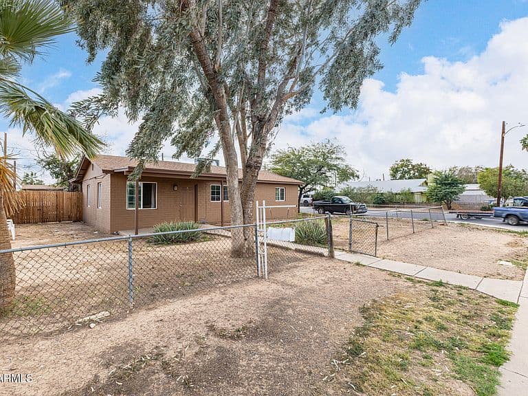 2843 W Granada Rd photo 2