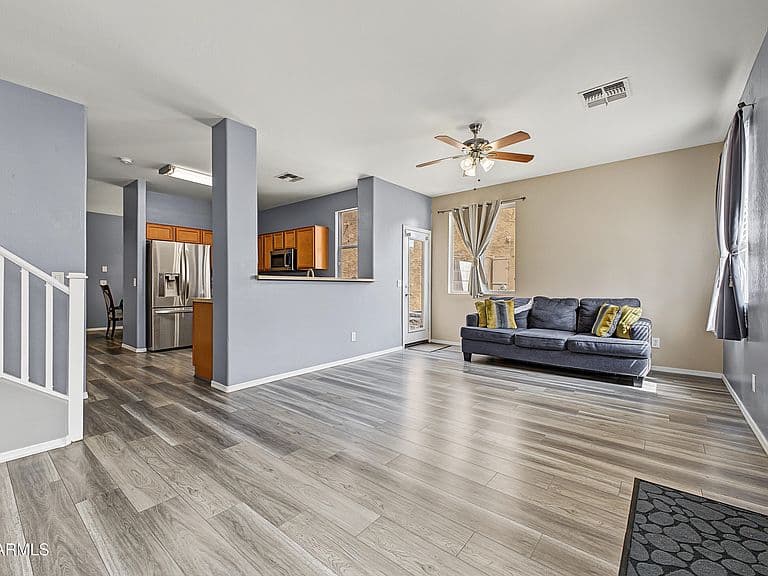 5318 W ALBENIZ Place photo 3