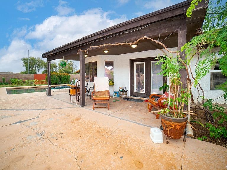 1577 S 34th Ave photo 3