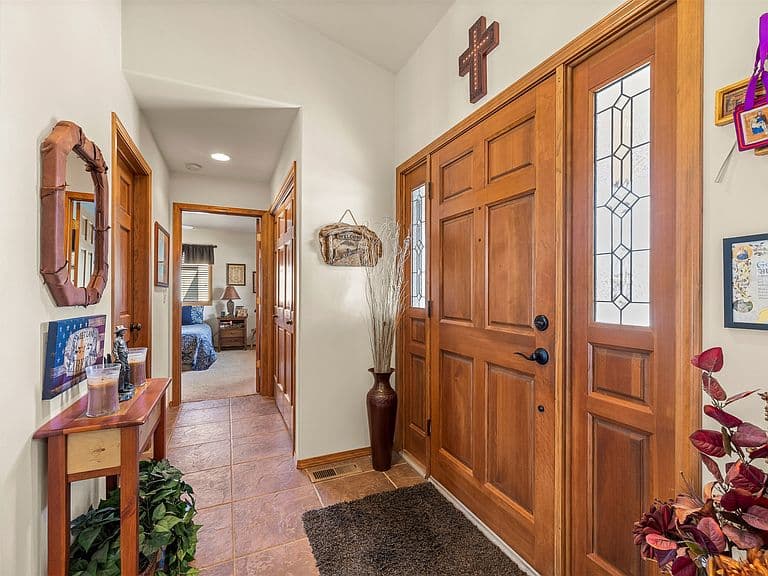 303 Syringa St photo 5