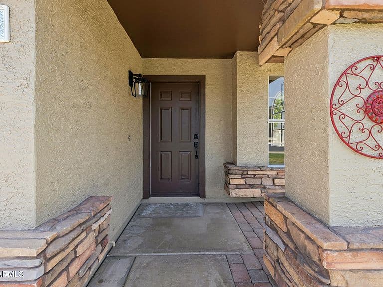 7726 W CINNABAR Avenue photo 4