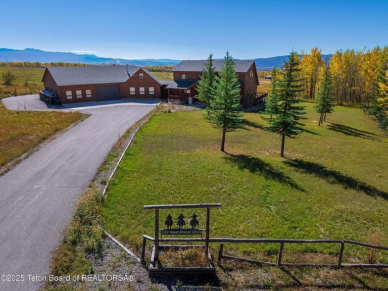 138 W Forest Dr photo 2