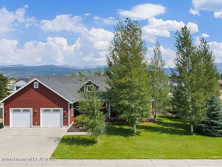 8841 Aurora Dr photo 1