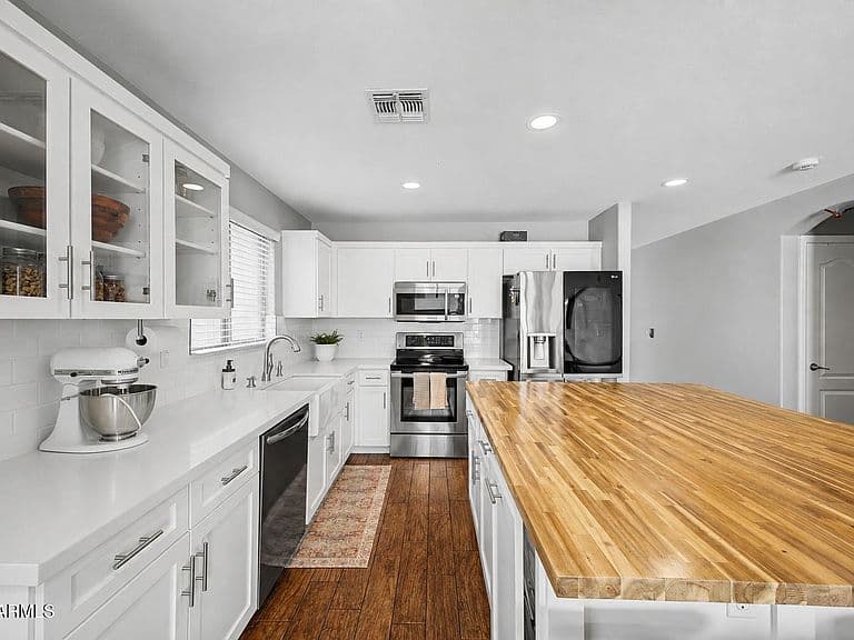 15465 W SHANGRI LA Road photo 3