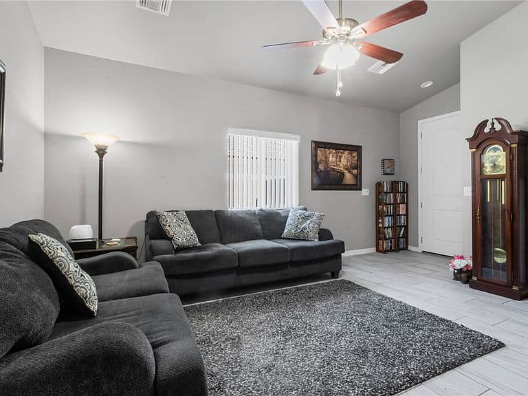 3539 N Pearl Street photo 4