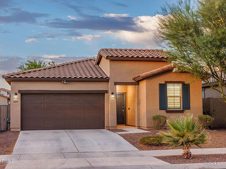 40057 W CRANE Drive photo 1