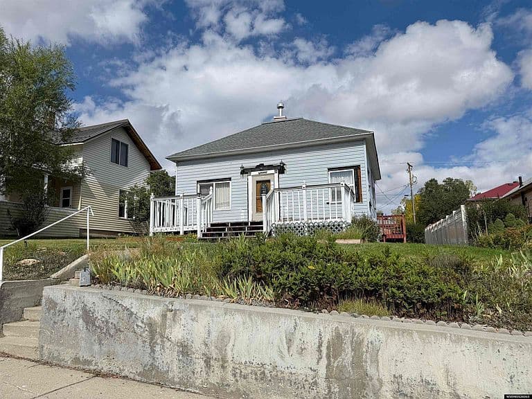 619 Topaz St photo 3