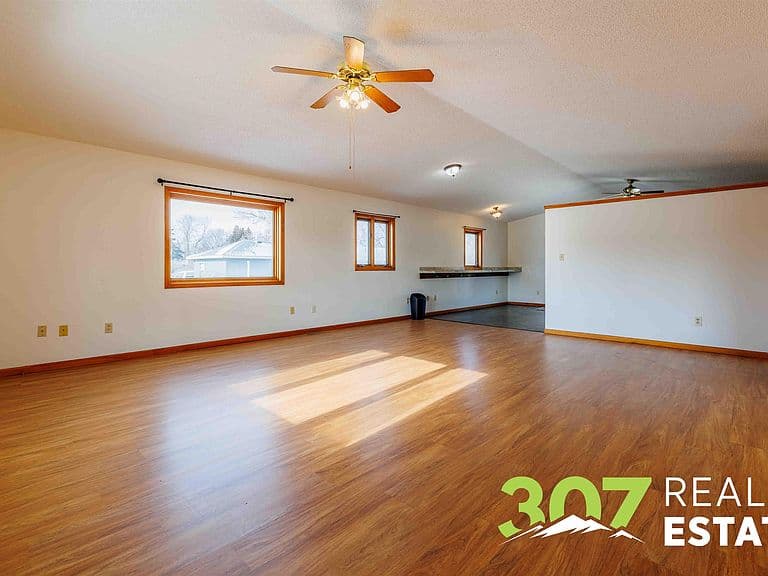 2713 Cougar Ave photo 3