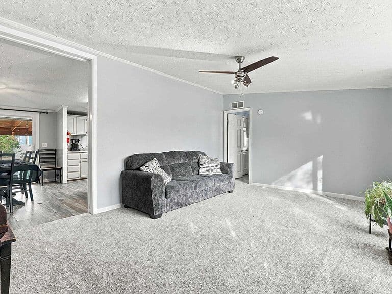 2340 Sunset Blvd photo 3
