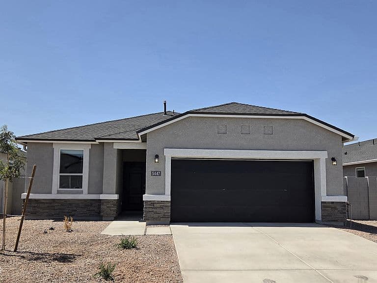 5447 E Darwin Drive photo 1