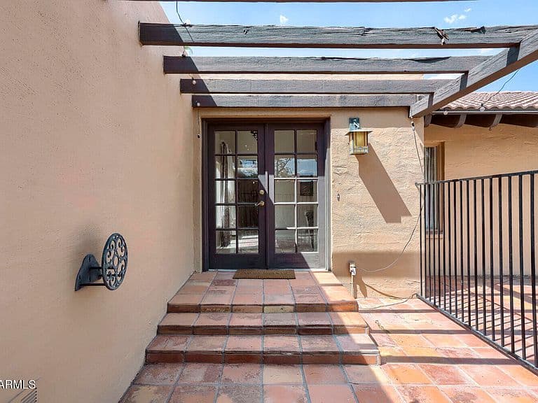 2022 E BALBOA Drive photo 3