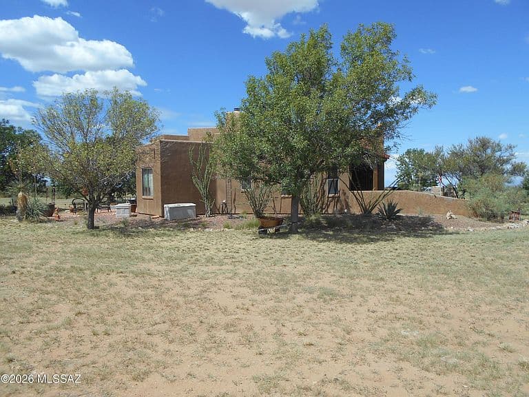 1077 S Central Rd photo 5