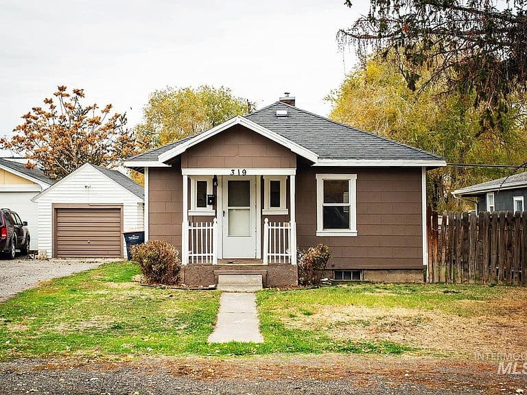 319 Jackson St photo 1