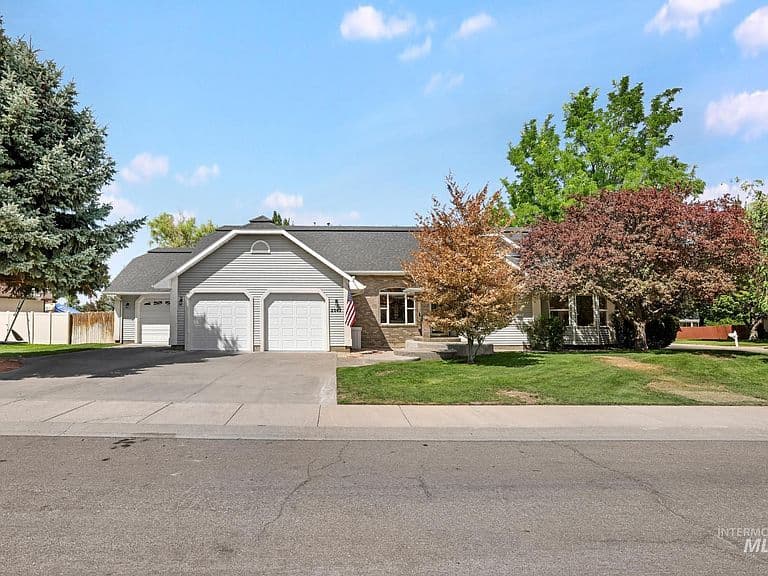 2047 Candlewood Cir photo 2