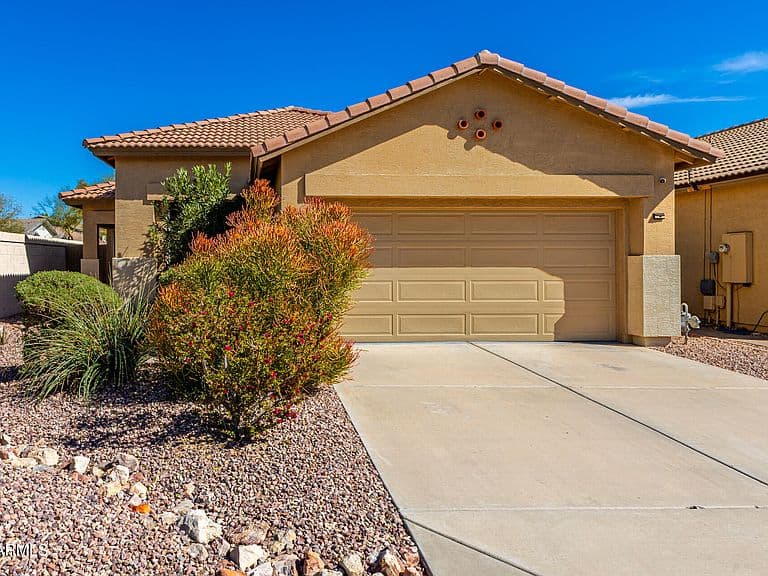 3671 N 143rd Ln photo 2