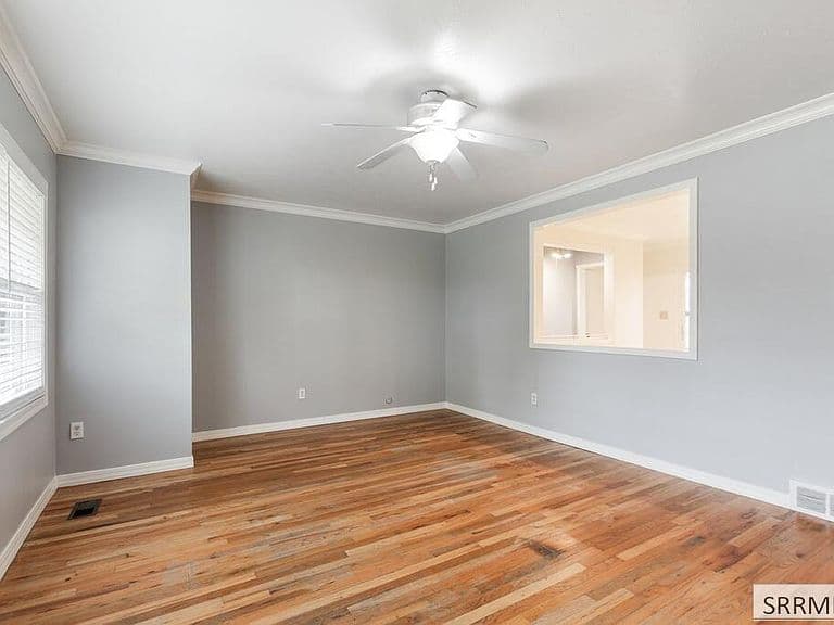 1571 Stanger Dr photo 3