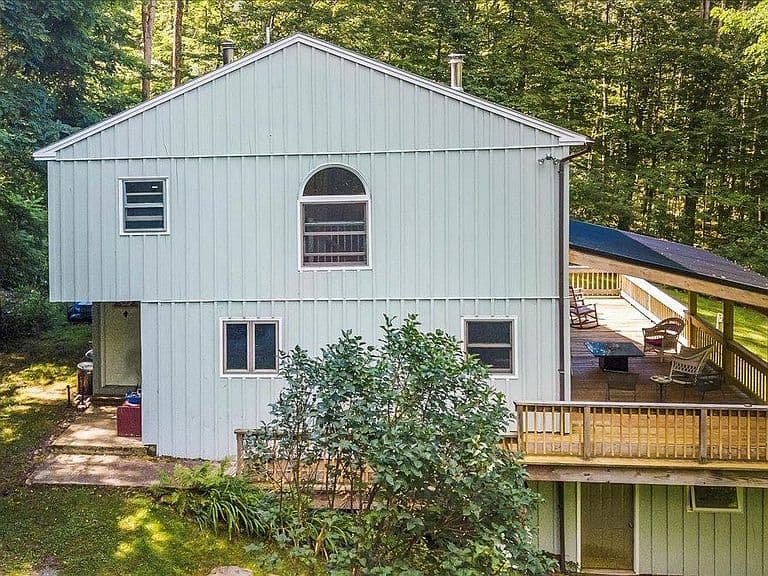509 Thompson Pond Road photo 2