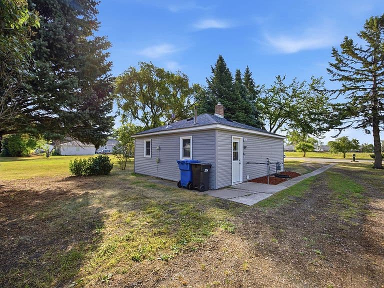 109 2nd Ave SW photo 4