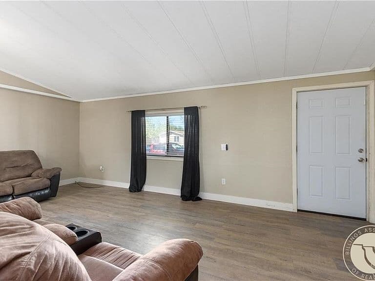 535 Jemstone Dr photo 3