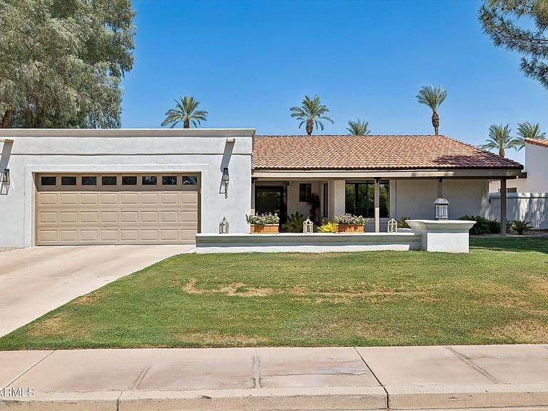 8655 N FARVIEW Drive photo 2