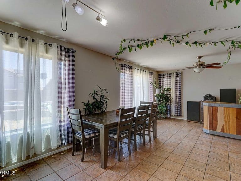 25519 W CROWN KING Road photo 5