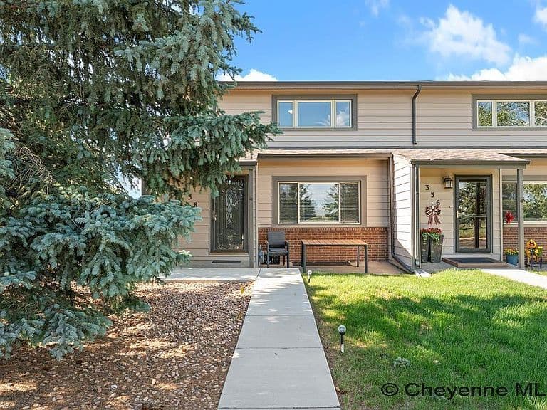 338 Manewal Dr photo 2