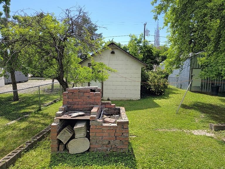 382 7th Ave photo 4