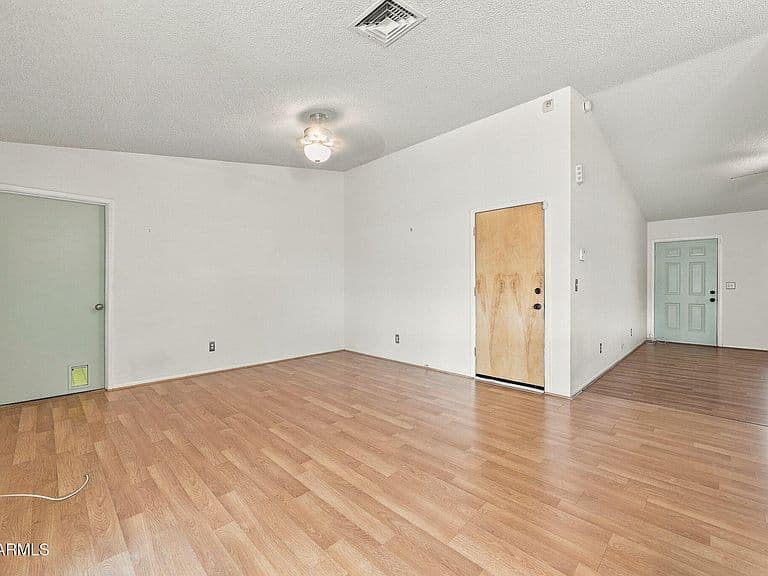 10809 W CAMPBELL Avenue photo 3