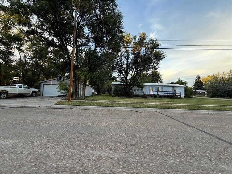 203 2nd St W photo 3