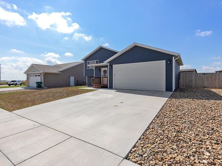 645 Civil Way photo 3